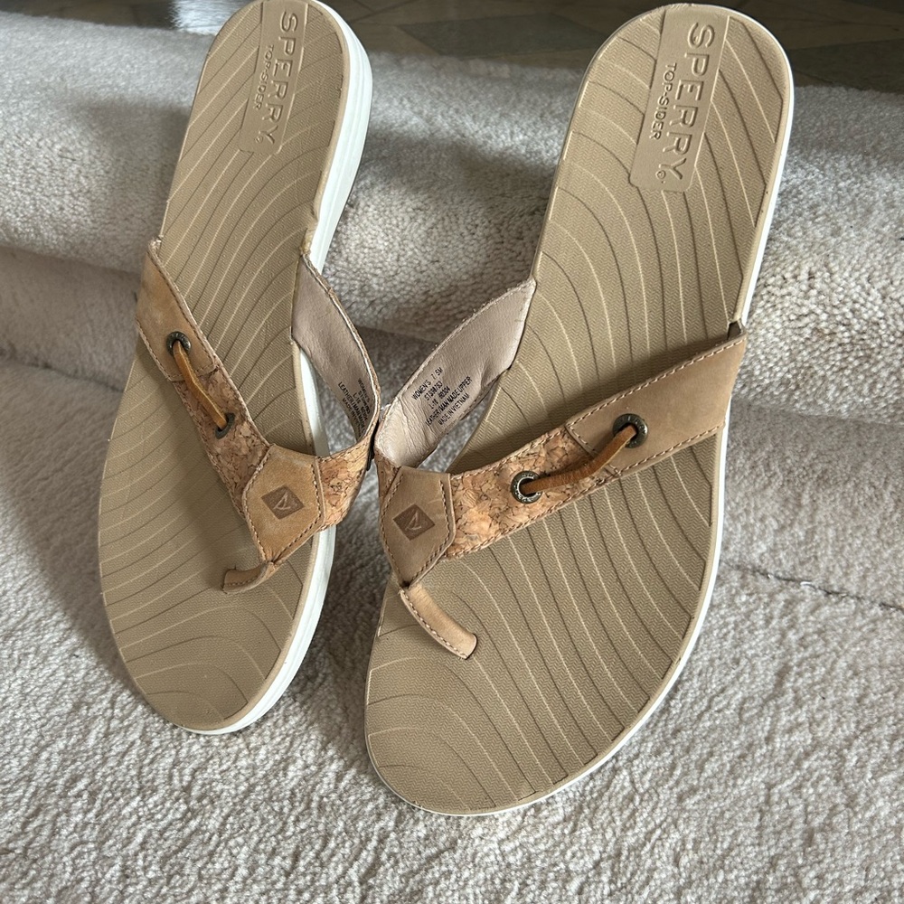 Sperry Women's Tan Flip Flops⛵️